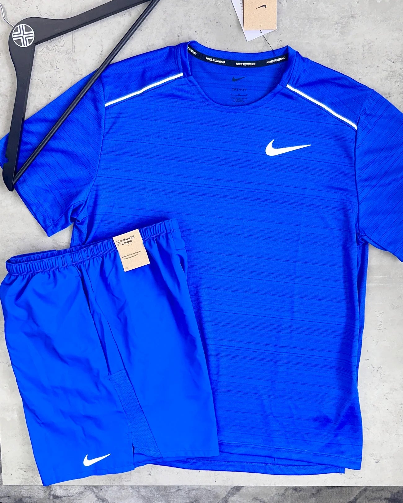 T-shirt swoosh ( 1 acheter = 1 offert )