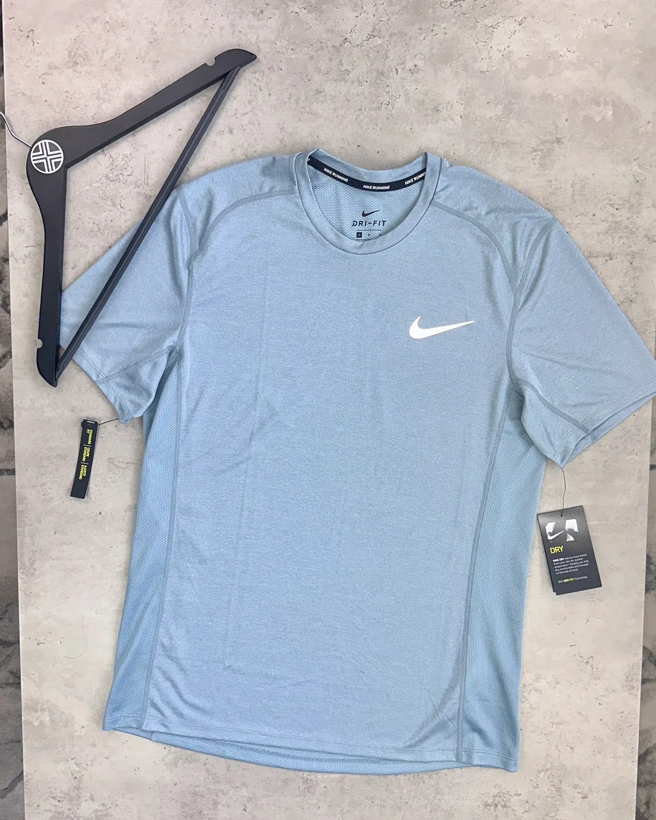 T-shirt swoosh ( 1 acheter = 1 offert )