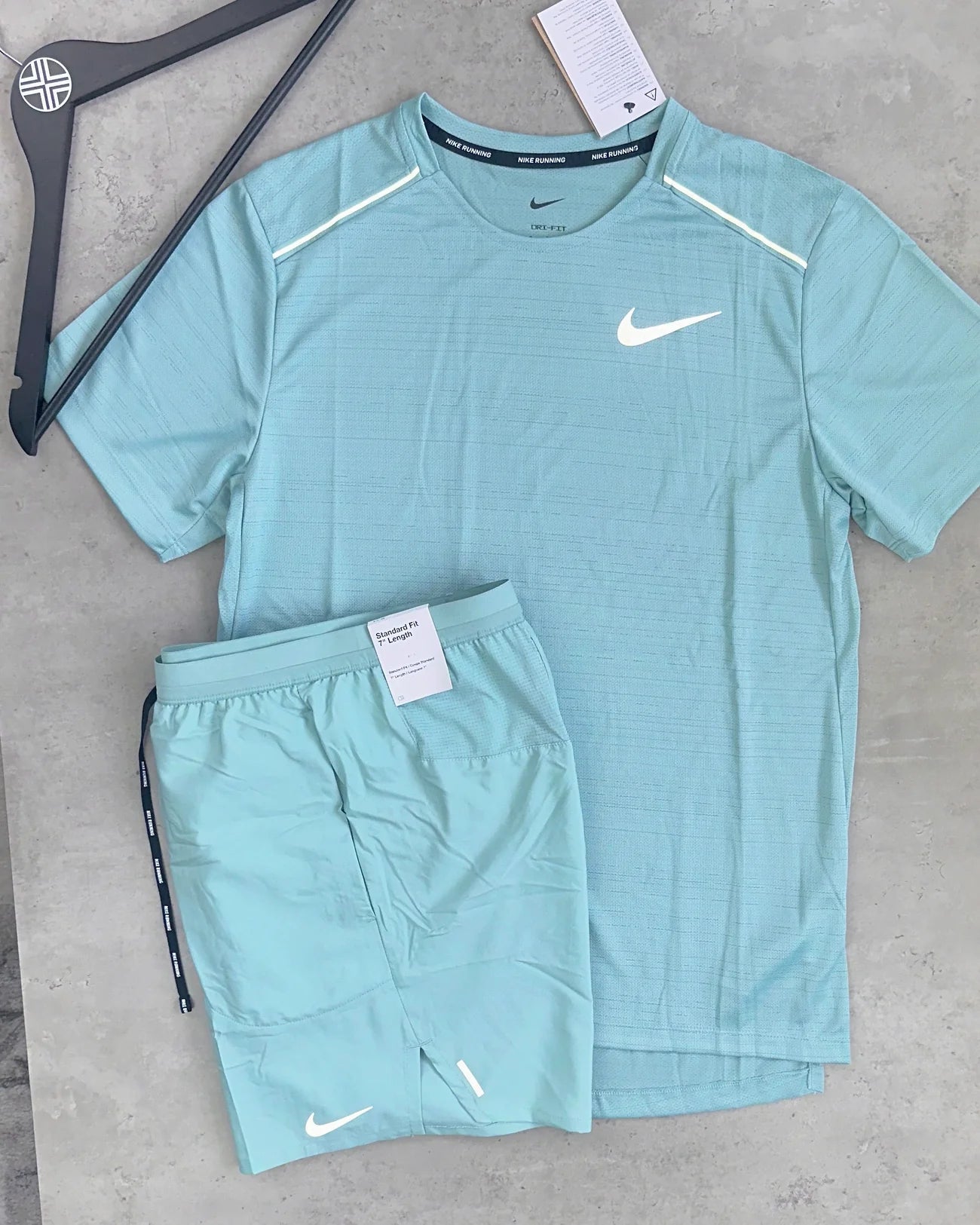 T-shirt swoosh ( 1 acheter = 1 offert )