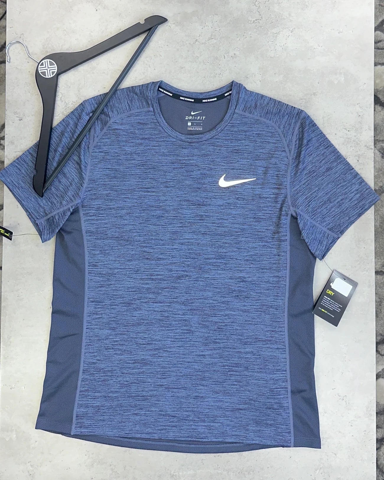 T-shirt swoosh ( 1 acheter = 1 offert )