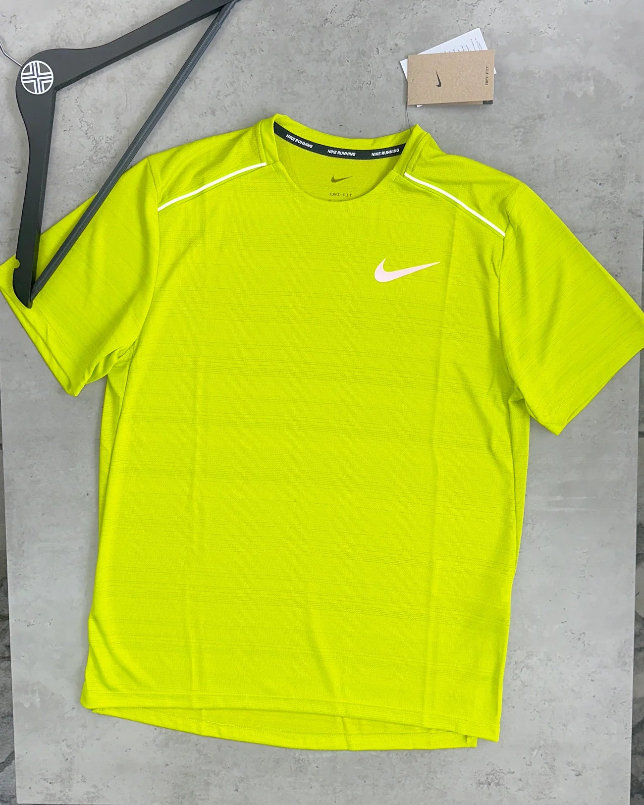 T-shirt swoosh ( 1 acheter = 1 offert )