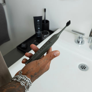Brosse à dent électrique multi-fonction